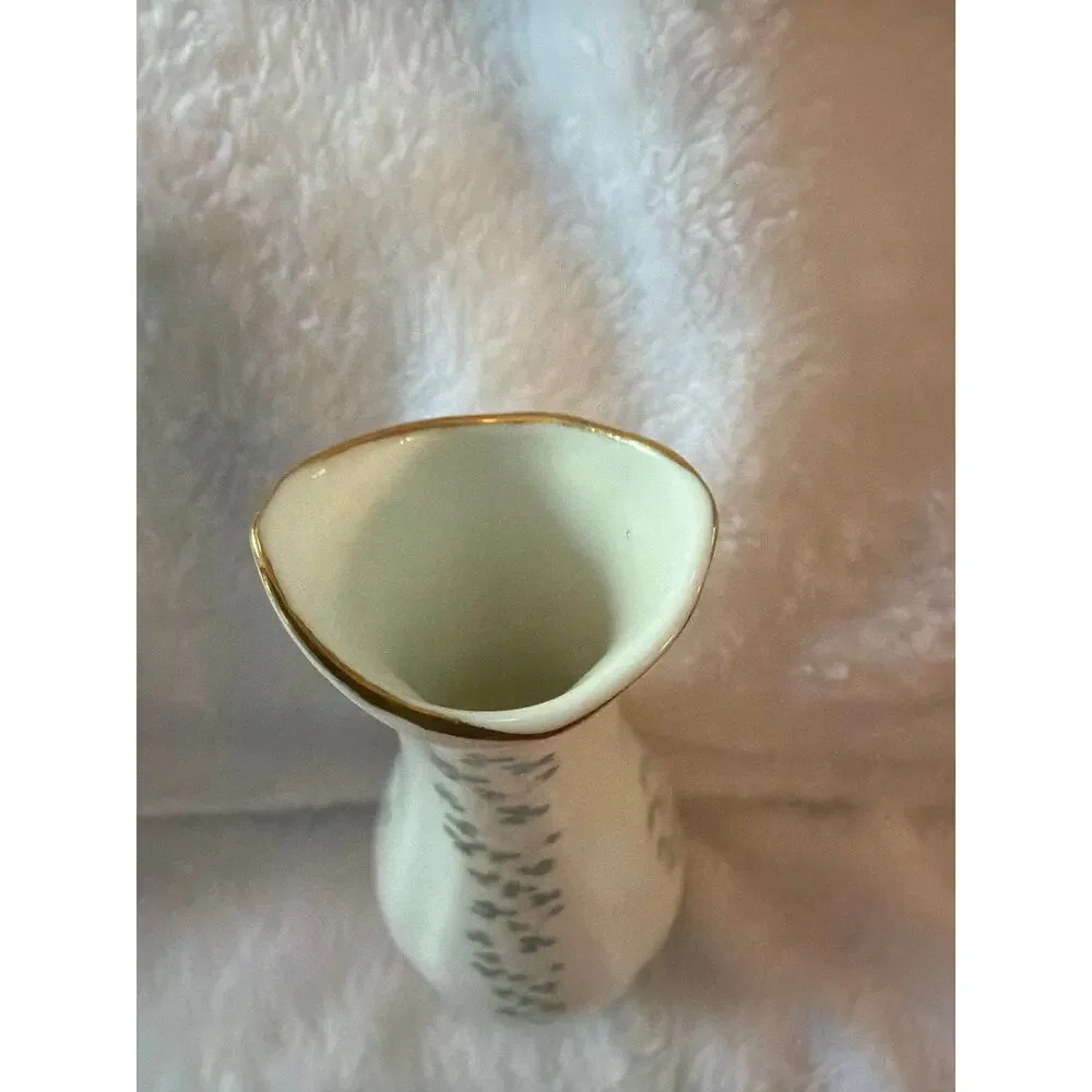 Royal Tara Ireland Shamrock Bud Vase Fine Bone China Hand Made Galway Gold